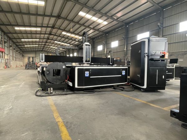 ST-1530 fiber laser  in workshop 